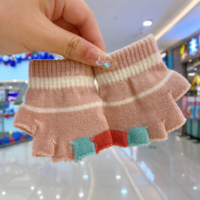 Bebeluși, drăguțe, tricotate, dulci, mănuși cu flori în carouri de pluș, băieți, copii, mănuși minunate, moale, calde, pentru copii
