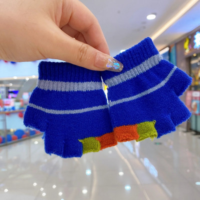 Bebeluși, drăguțe, tricotate, dulci, mănuși cu flori în carouri de pluș, băieți, copii, mănuși minunate, moale, calde, pentru copii