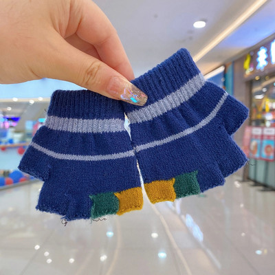 Bebeluși, drăguțe, tricotate, dulci, mănuși cu flori în carouri de pluș, băieți, copii, mănuși minunate, moale, calde, pentru copii