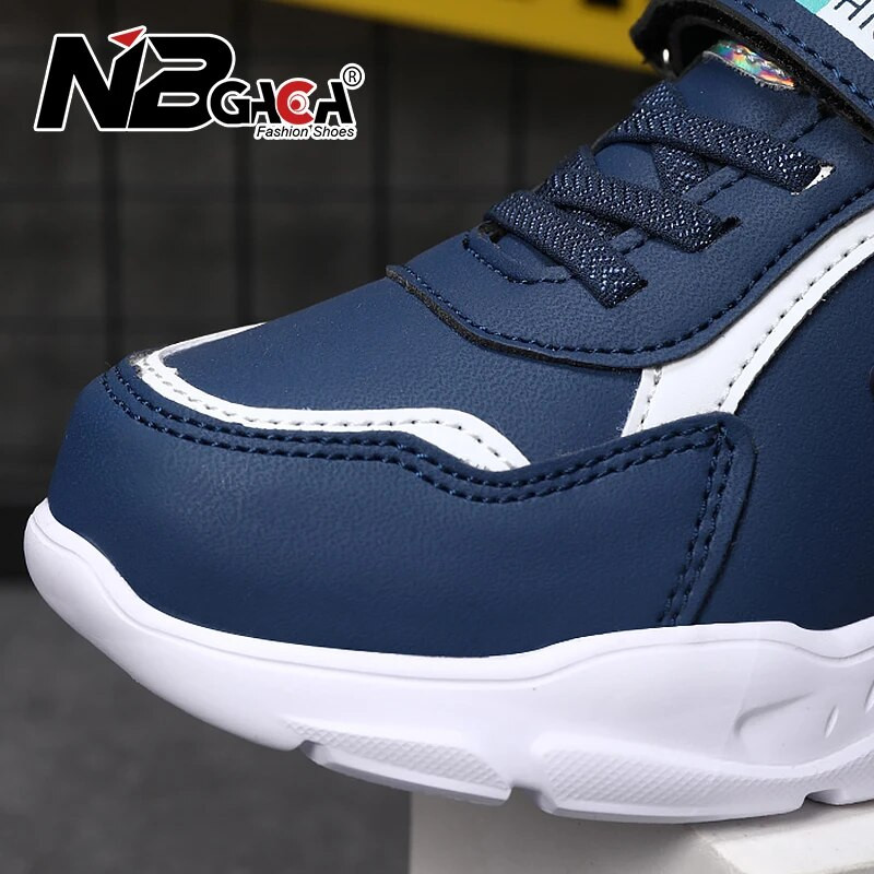 Suvised lastemood, spordialad, poiste jooksmine ja vaba aeg hingavad välisjalatsid Kerged tossud jalatsid