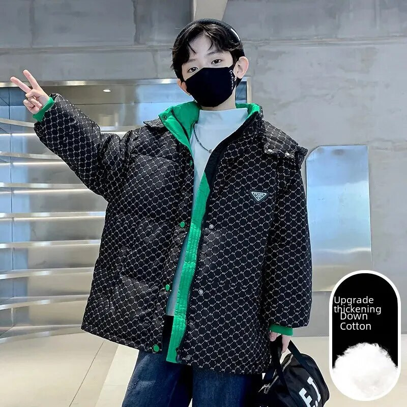 Berniukams žieminiai medvilniniai rūbai Pastorinti vidutinio ilgio aksominiai medvilniniai paltai Viduriniai dideli vaikai madinga juoda atverčiama apykaklė