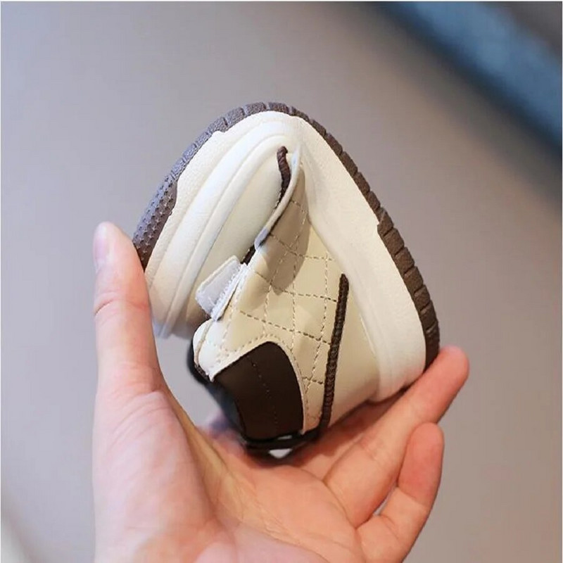 Laste spordijalatsid 2023. aasta sügis/talv poiste vabaajajalatsid Kõrge ülaosaga tüdrukute lauajalatsid Pehme tallaga väikelaste kingad, must roosa