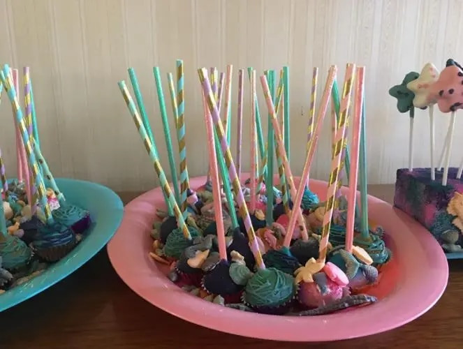 Vaivorykštės vienkartinės geriamojo vakarėlio popieriaus šiaudeliai Biologiškai skaidūs kokteilių šiaudeliai, skirti gimtadienio vakarėliui