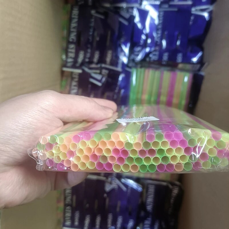 100-600 vnt Fluorescencinės spalvos plastikiniai šiaudeliai vienkartiniai geriamieji kokteiliai Rietjes virtuvės vestuvių gimtadienio priedai