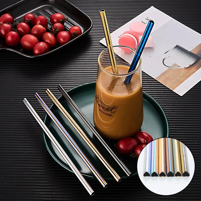 Σε σχήμα καρδιάς από ανοξείδωτο ατσάλι με άχυρο πόσιμο, επαναχρησιμοποιούμενο με καθαρότερη βούρτσα μεταλλικά καλαμάκια Πολύχρωμο αξεσουάρ για κοκτέιλ μπαρ χυμών