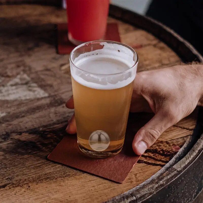 2 vnt. nerūdijančio plieno ledo kubeliai, daugkartiniai šaldantys akmenys metaliniai akmenys rutulinis viskis degtinė vynas alus uolienų aušintuvas baro įrankiai