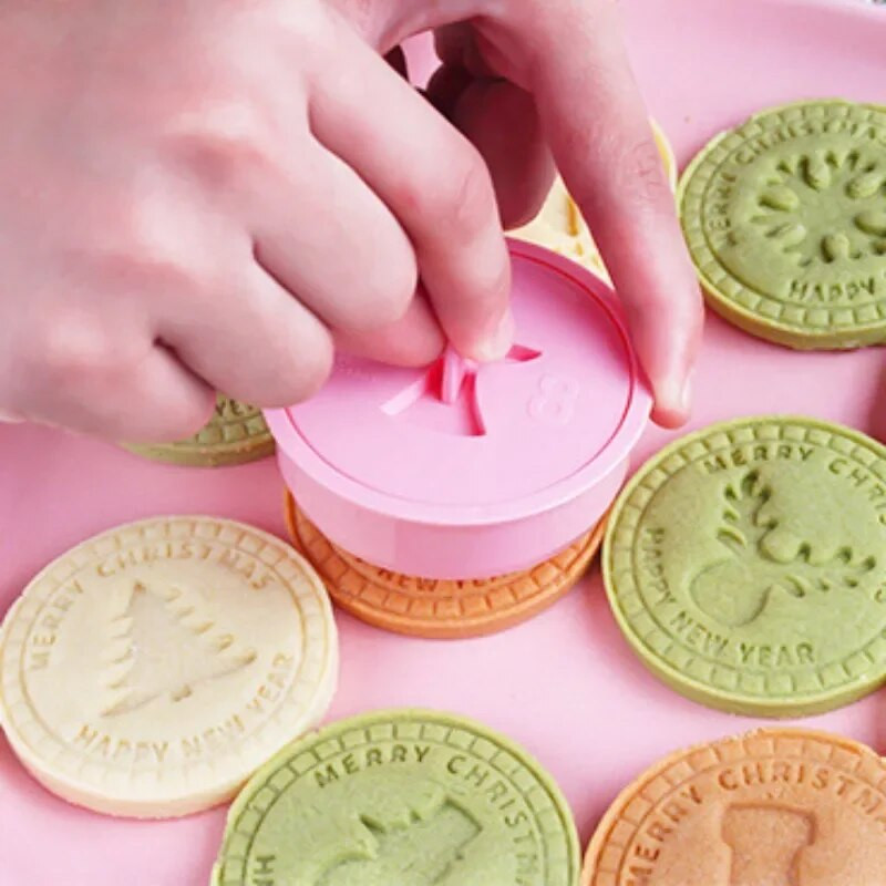 9 vnt Kalėdų sausainių formelės šokoladiniai sausainių pjaustyklės Kalėdų eglutės briedis Kalėdų senelio pelėsis vaikams Dovanos virtuvės pyragaičiai įrankiai kepiniai