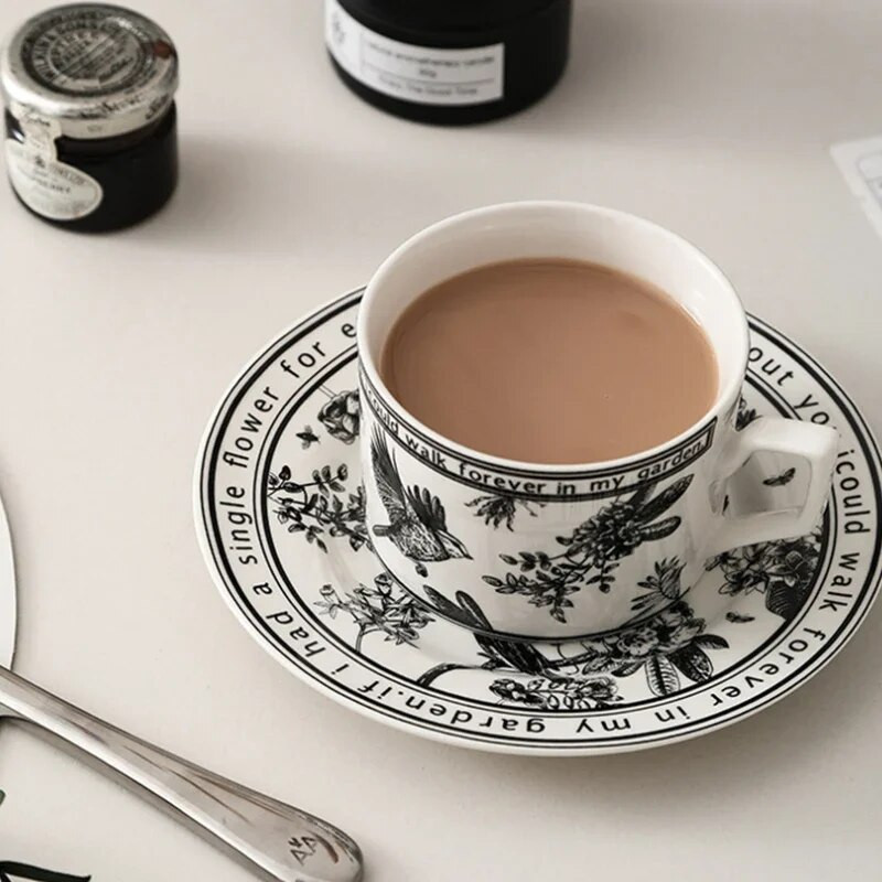 Vintažinis elegantiškas keraminis kavos puodelio ir lėkštės rinkinys Prašmatnus paukščių gėlių puodukas Namų popietės arbatos deserto padėklo dovanų dėžutė