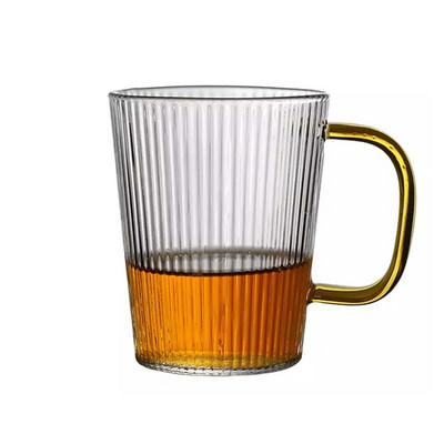 Briaunuotų sulčių vandens geriamojo stiklo puodelis su rankena Vertikalus dryžuotas borosilikatinis karščiui atsparus kavos puodelis Viskio taurelės stiklas