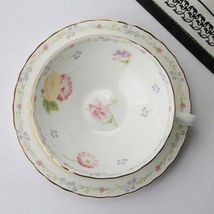 Aukščiausios klasės prabangus kavos puodelis su lėkšte Britanijos arbatos rinkinys su gėlių raštu Europos korėjiečių kinų stiliaus pusryčių dubenėlis