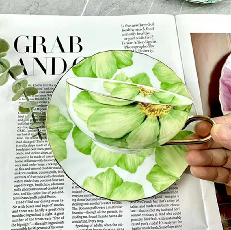 Aukštos klasės keraminis kavos puodelis ir lėkštės rinkinys su didelės talpos rožių arbatos puodeliu, puikiai tinka anglų ir prancūzų restoranams