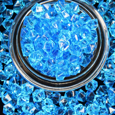 100 komada svečanih potrepština Simulacija ledenih kolača Dekoracije Lažne kocke Akrilne plastike Kristalni kameni rekviziti Blagdansko rođendansko dotjerivanje