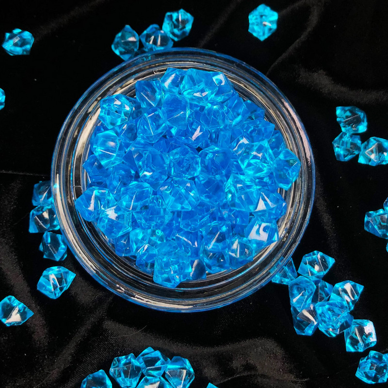 100 komada svečanih potrepština Simulacija ledenih kolača Dekoracije Lažne kocke Akrilne plastike Kristalni kameni rekviziti Blagdansko rođendansko dotjerivanje