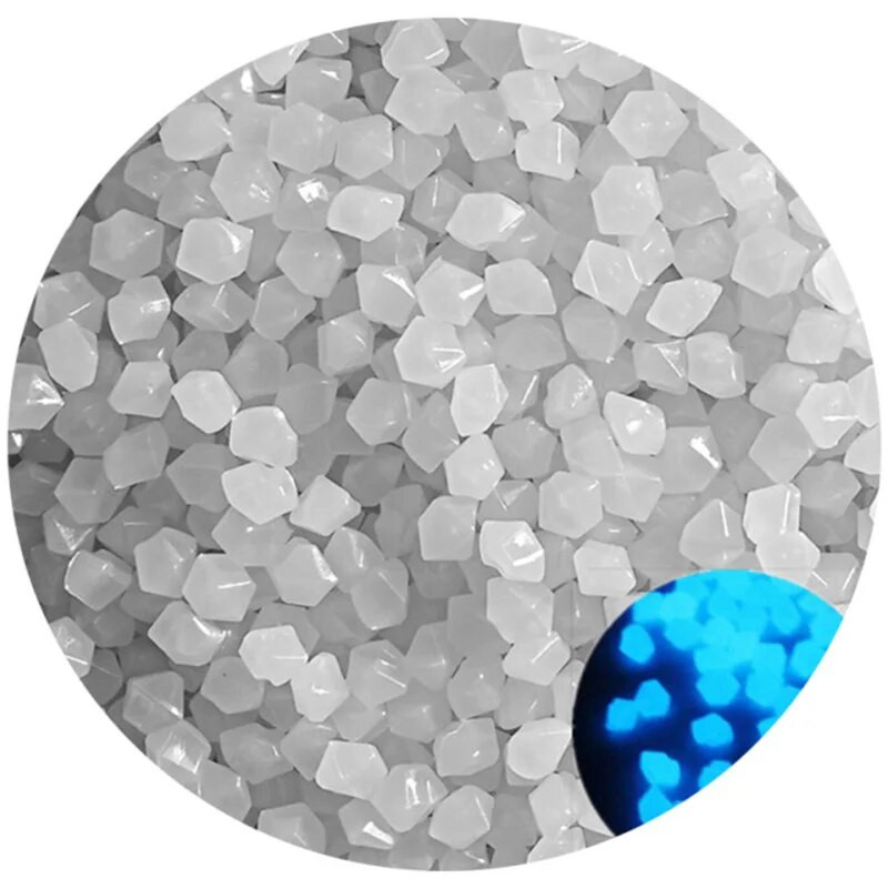 Natūralūs kristalai, uolos, šviečiantys akmenukai tamsoje, akmenukai namų sodui, kiemas, lauko takas, veja, puošmena žuvų bakas