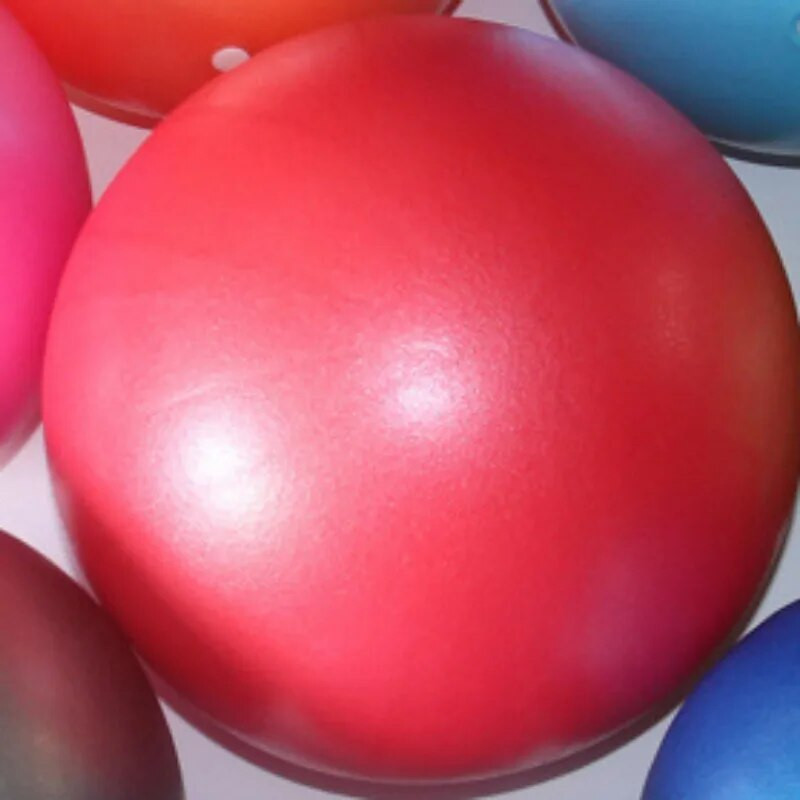 25 cm jogos kamuolio pratimai Gimnastikos treniruotės Pilateso kamuoliuko pusiausvyros pratimai treniruoklių salė Fitneso jogos kamuoliukas patalpose, treniruotės jogos kamuoliukas