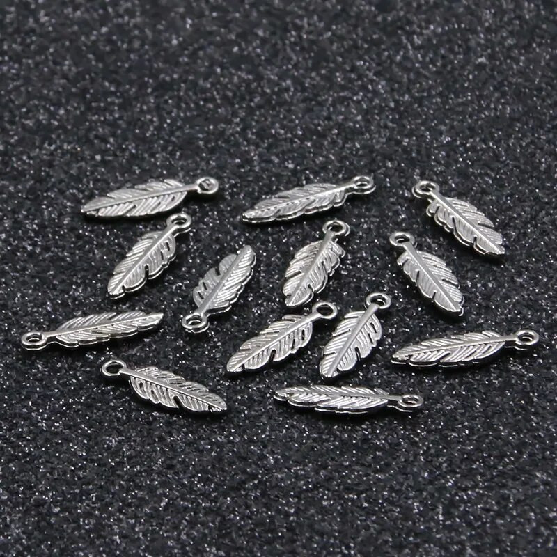 80 vnt 5 * 15 mm 9 spalvų didmeninė prekyba MINI plunksnų pakabukai Nauji metaliniai cinko lydinio gyvūniniai pakabukai „Pasidaryk pats“ rankų darbo amatų gaminiai