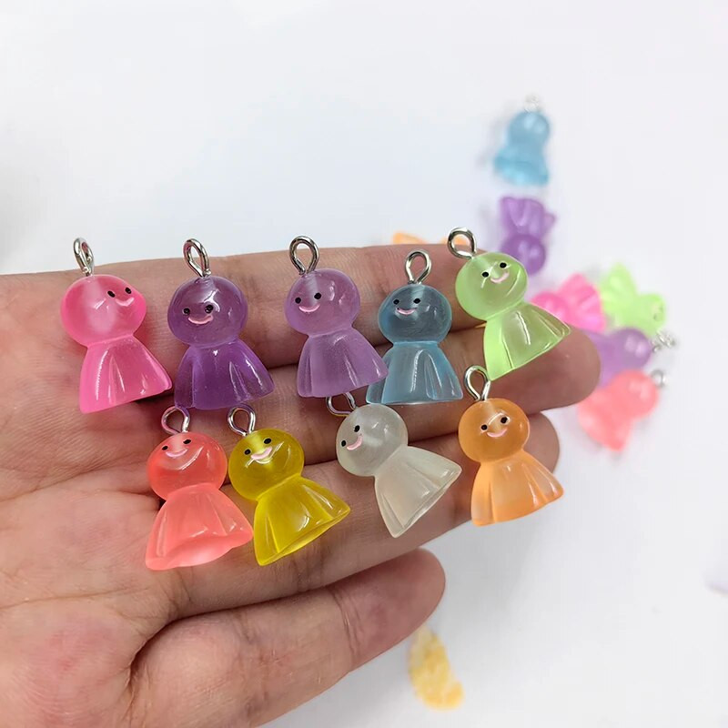 10 tk Kawaii jõulude lumememme võlusid armsad vaigust värvilised väikesed ripatsid kõrvarõnga jaoks võtmehoidja isetegemise ehete tegemise leiud C1357