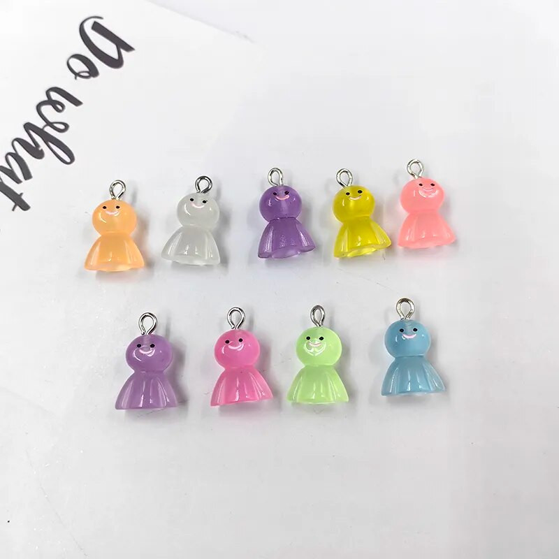 10 tk Kawaii jõulude lumememme võlusid armsad vaigust värvilised väikesed ripatsid kõrvarõnga jaoks võtmehoidja isetegemise ehete tegemise leiud C1357