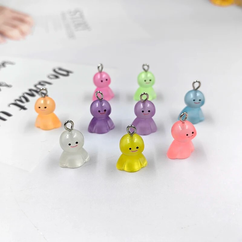 10 tk Kawaii jõulude lumememme võlusid armsad vaigust värvilised väikesed ripatsid kõrvarõnga jaoks võtmehoidja isetegemise ehete tegemise leiud C1357