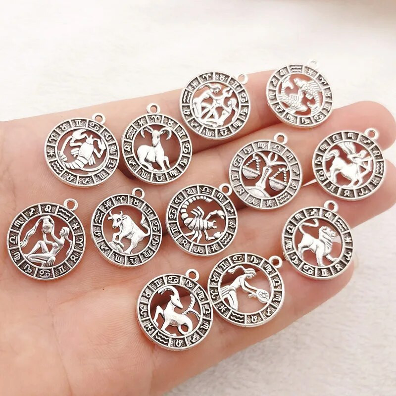 12 vnt sidabro spalvos 24x21 mm dvylikos žvaigždynų žavesio zodiako pakabukas, skirtas pasidaryk pats rankų darbo metalo astrologijos papuošalų kūrimo priedas