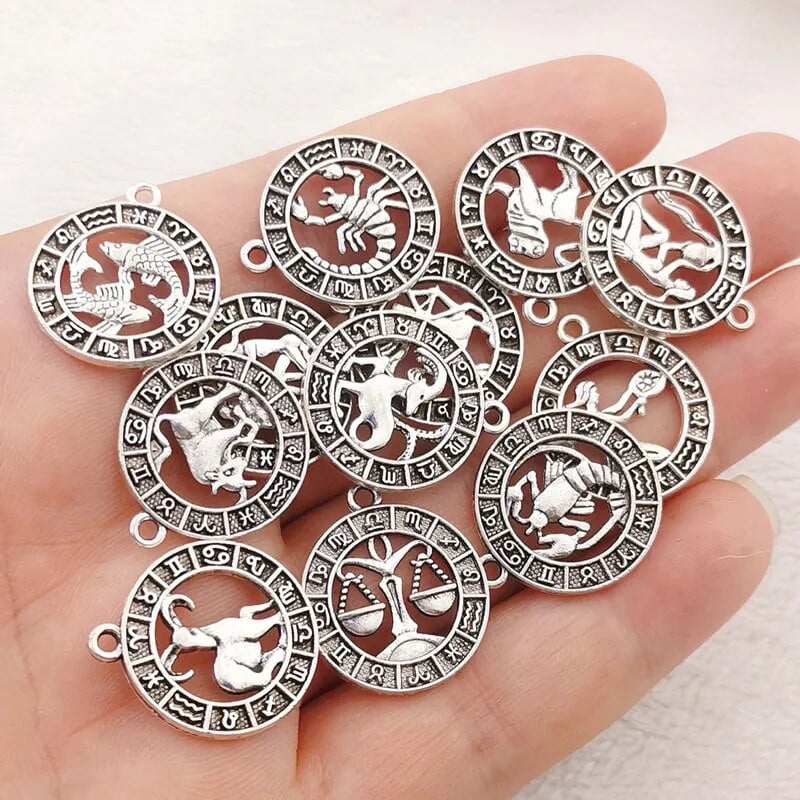 12 vnt sidabro spalvos 24x21 mm dvylikos žvaigždynų žavesio zodiako pakabukas, skirtas pasidaryk pats rankų darbo metalo astrologijos papuošalų kūrimo priedas