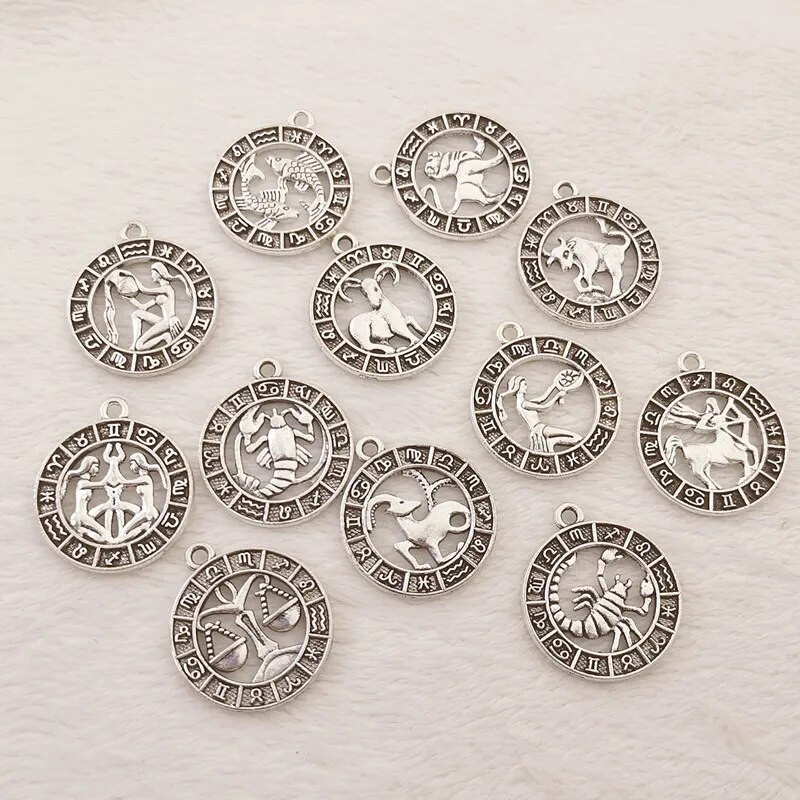12 vnt sidabro spalvos 24x21 mm dvylikos žvaigždynų žavesio zodiako pakabukas, skirtas pasidaryk pats rankų darbo metalo astrologijos papuošalų kūrimo priedas