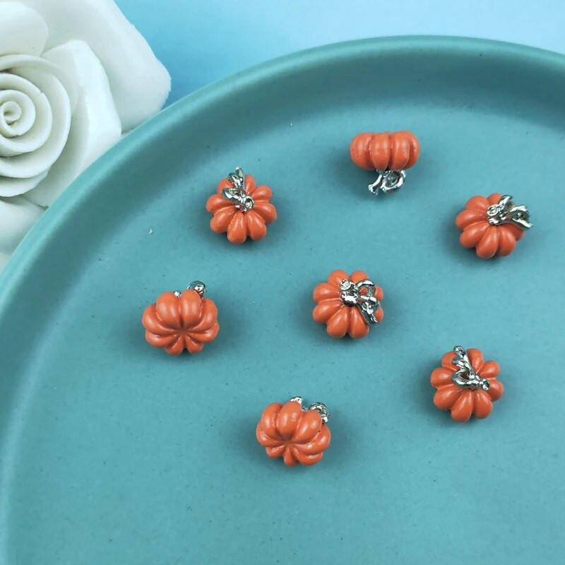 JeQue 10 τμχ Halloween Pumpkin Enamal Charms Φυτικά φυτικά τρόφιμα Μεταλλικό κρεμαστό σκουλαρίκι DIY Αξεσουάρ μόδας κοσμήματα