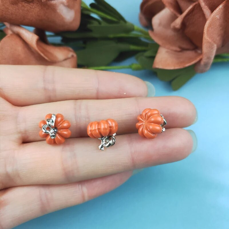JeQue 10 τμχ Halloween Pumpkin Enamal Charms Φυτικά φυτικά τρόφιμα Μεταλλικό κρεμαστό σκουλαρίκι DIY Αξεσουάρ μόδας κοσμήματα