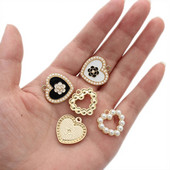 10 τμχ/Παρτίδα Σχήμα καρδιάς με απομίμηση μαργαριταρένιου σμάλτου κρεμαστό κρεμαστό κόσμημα για βραχιόλια σκουλαρίκι κοσμημάτων Μπρελόκ Κατασκευή χειροτεχνίας DIY