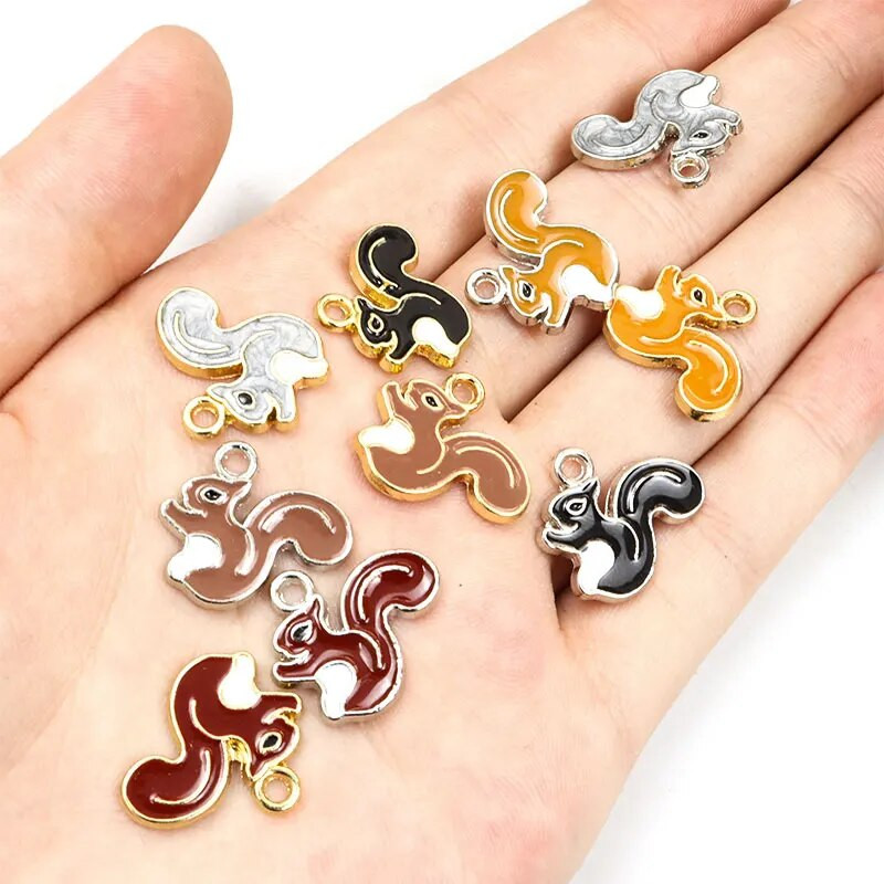 10 vnt. Naujas emalis, mielas voverės žavesys, spalvingi mažų gyvūnų žavesio pakabukai moterims, gaminančioms įmantrius papuošalus „pasidaryk pats“