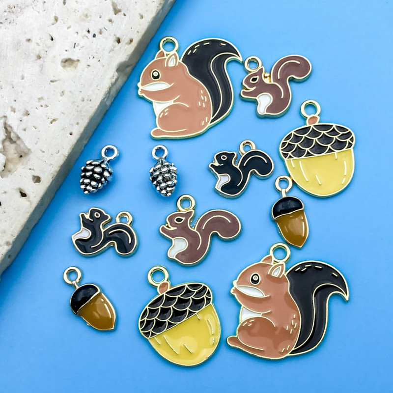 12 τμχ Γούρια από κράμα σμάλτου Dropping Oil Μικρά μενταγιόν σε σχήμα ζωικού σκίουρου και κουκουναριού για κοσμήματα Δημιουργία ευρημάτων Χειροτεχνία