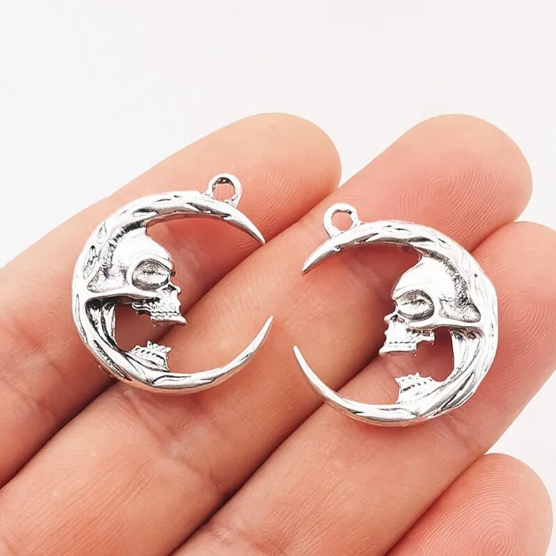 6 tk 27 * 22 mm antiikhõbeda värvi gooti kuu pealuu amuletid ripatsid Disainer amuletid sobivad ehteid isetegemise ehete leidmine