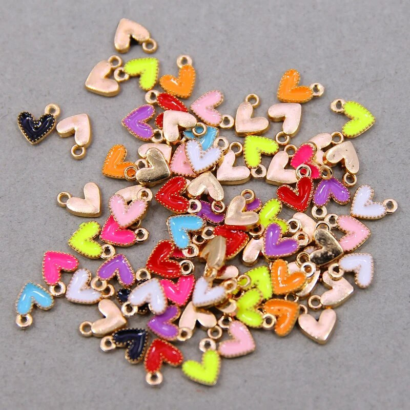 10 vnt Daili maža spalvinga širdies formos emalio žavesio visų spalvų mažytė širdelės žavesio pakabukas papuošalų karolių auskarų gamybai