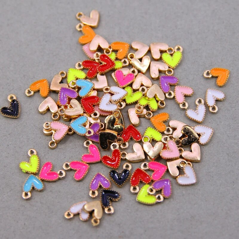 10 vnt Daili maža spalvinga širdies formos emalio žavesio visų spalvų mažytė širdelės žavesio pakabukas papuošalų karolių auskarų gamybai