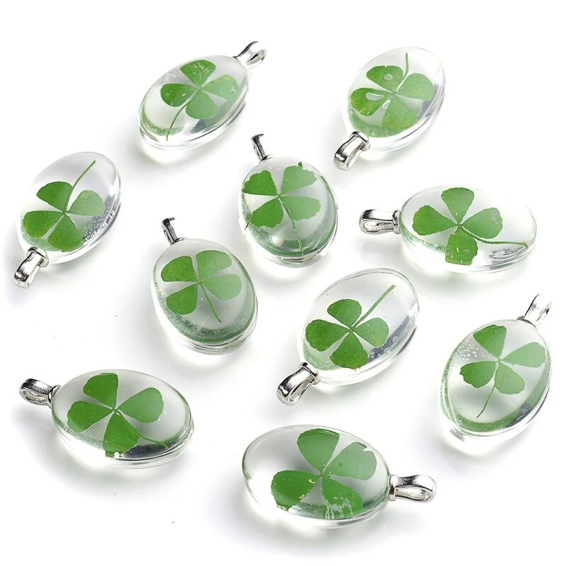 3 tk. Läbipaistev ovaalne akrüülist pressitud Lucky Clover kroonleht Pandlaga vaiguga konserveeritud värsked kuivatatud lilled ripatsid ehete valmistamiseks