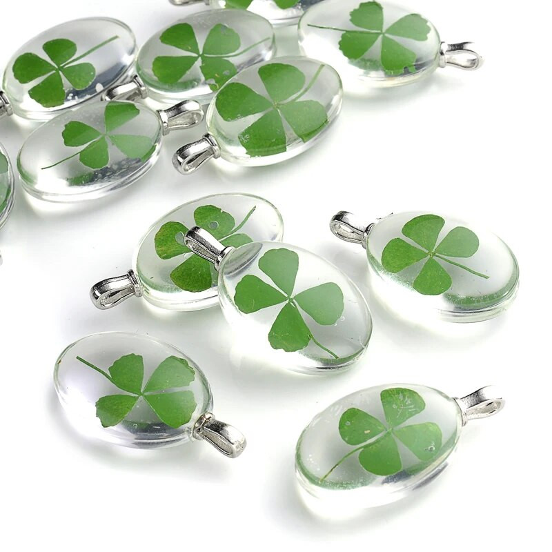 3 tk. Läbipaistev ovaalne akrüülist pressitud Lucky Clover kroonleht Pandlaga vaiguga konserveeritud värsked kuivatatud lilled ripatsid ehete valmistamiseks