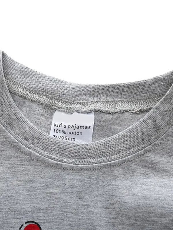 Dječje dječačke pidžame s kariranim šavovima s motivom automobila s okruglim izrezom, majica s dugim rukavima i komplet hlača