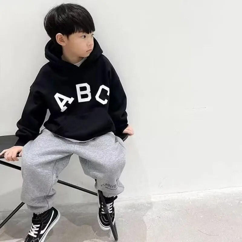 Beebi kapuutsiga kampsun laste moe jaoks Minimalistlik ja mitmekülgne Baby Boy Letter kapuutsiga suur taskukampsun sügiseks kandmiseks