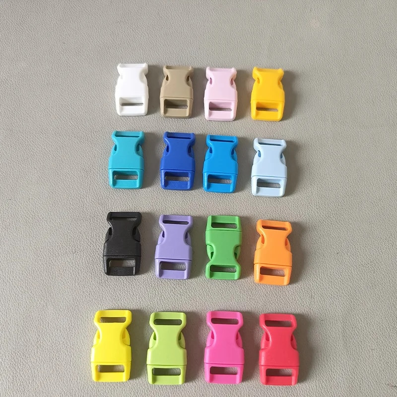 1 vnt / pakuotė Spalvinga plastikinė lenkta atsegama sagtis, skirta krepšio diržo diržams naminių šunų antkaklio kuprinė Paracord siuvimo priedai