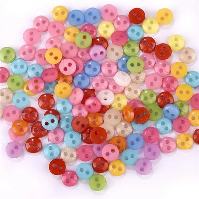 100 tk mininööbid, plastikust nukuriided, ümmargused pandlad, nupud käsitsi valmistatud multifilmirõivaste õmblemiseks.