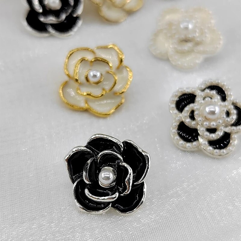 18/23 mm Camellia gumbi za pletenje Luksuzni Declor modni crno-bijeli metalni gumbi s bisernim perlama Pribor za šivanje DIY