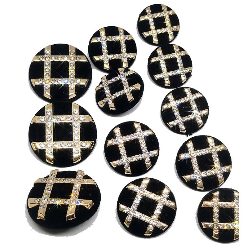 Musta kangaga kaetud nööbid rõivaste jaoks Luksuslikud kullast metallist kivist nööpide valmistaja käsitöö tarnijad õmblustarvikud isetegemine