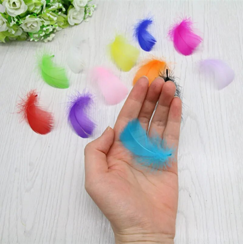4-8 cm žąsų plunksnos Natūralios gulbės Samll plunksnos „pasidaryk pats“ Spalva „Flutter Plume“ scena Vestuvių dekoracija Plaukiojantis slyvų purslų balionas