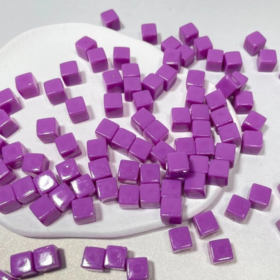 50 vnt / rinkinys 25 spalvų 8 mm kubas Skaidrus kietas skaidrus kvadratas spalvingi krištoliniai kauliukai šachmatų figūrėlės stačiakampis sietelis dėlionės žaidimui