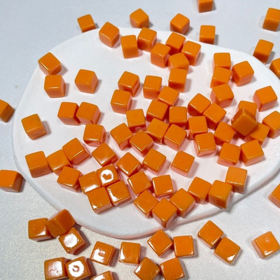 50 vnt / rinkinys 25 spalvų 8 mm kubas Skaidrus kietas skaidrus kvadratas spalvingi krištoliniai kauliukai šachmatų figūrėlės stačiakampis sietelis dėlionės žaidimui