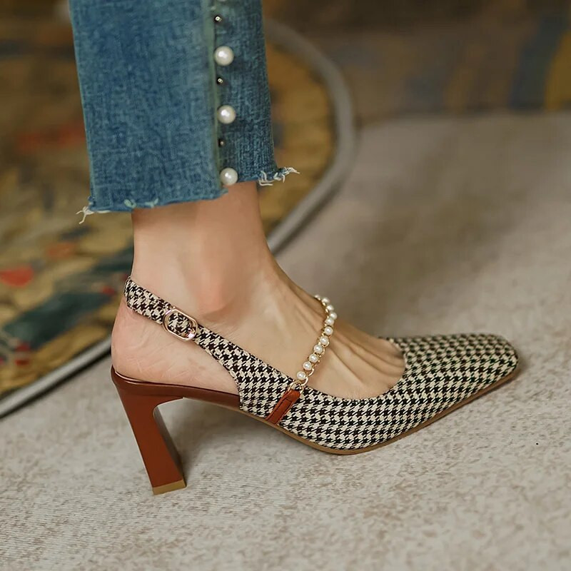 Дамски перлени високи токчета 2022 Летни помпи с квадратни пръсти за жени Винтидж карирани дамски сандали с катарама Дамски помпи на среден ток