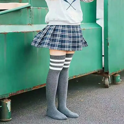 Seksīgas melnbaltas garās zeķes meitenes sievietēm augšstilbiem augstas zeķes virs ceļgala augšstilbiem augstas zeķes Lolita sievietēm siltas ceļgala zeķes sporta apģērbs