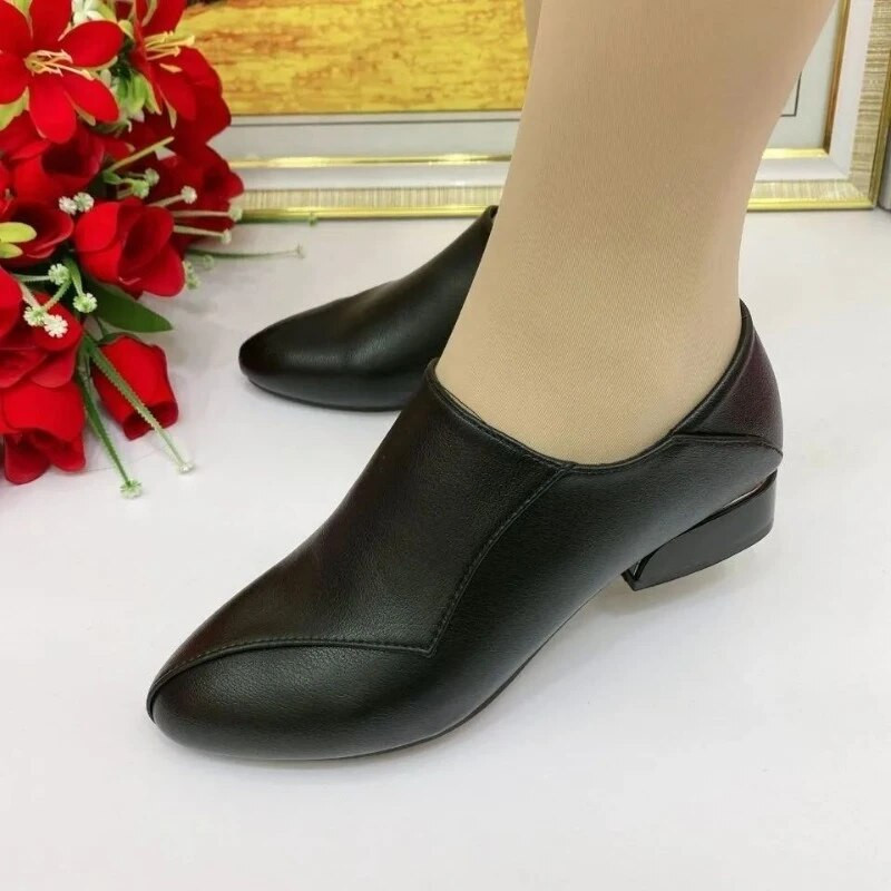 Дамските обувки CXMMATW с мека кожа и дебел ток са удобни и работни дамски обувки за свободното време