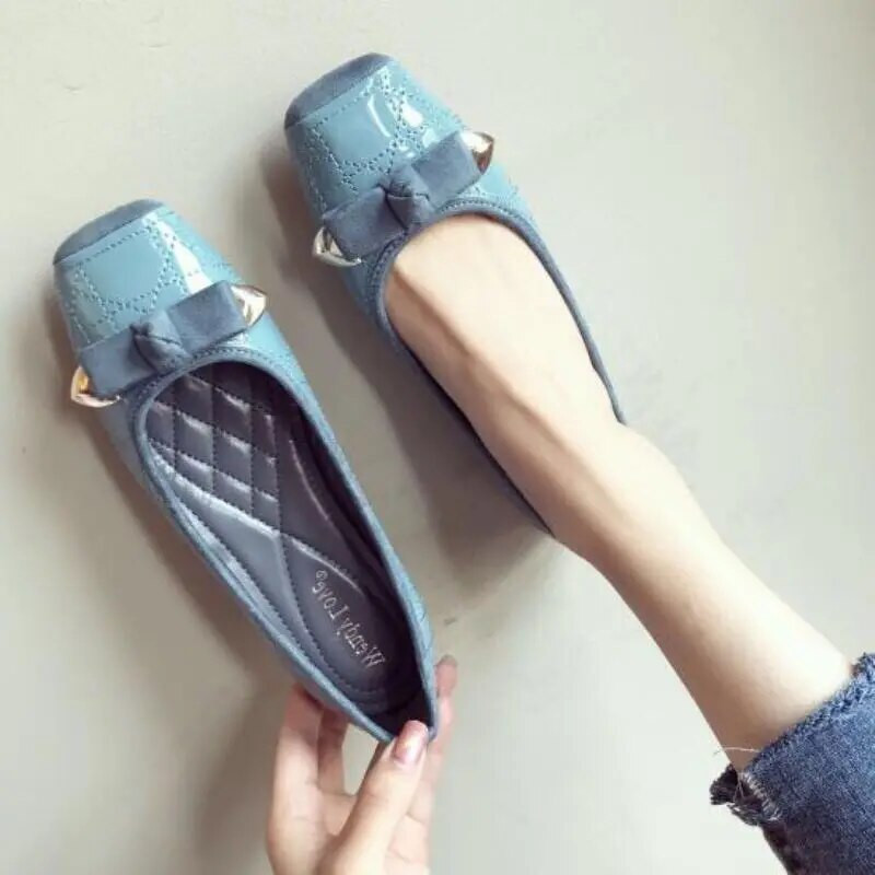 Обувки Bean Дамски 2023 г. Нови обувки с квадратна глава Плюс размер Плоски обувки Дамски панделки Ярки плоски обувки с мека подметка Висококачествени кожени обувки