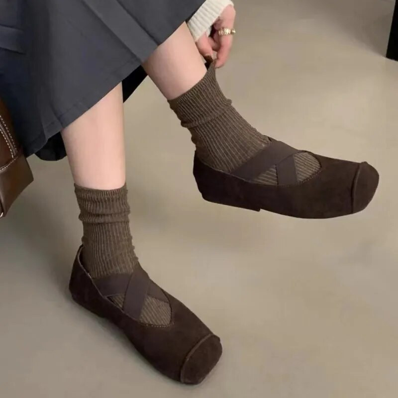 Плюс размер 35-42 Дамски равни обувки от изкуствен велур, вързана на кръст еластична лента Балетни обувки с квадратни пръсти Плюшени топли дамски обувки 1685N